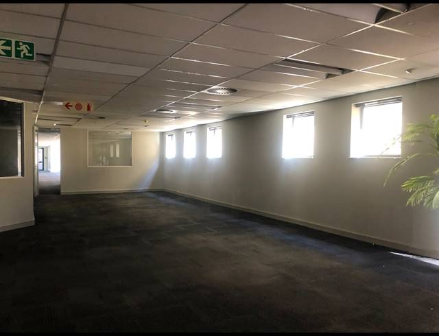 1,433M² OFFICE TO LET IN WAVERLEY
